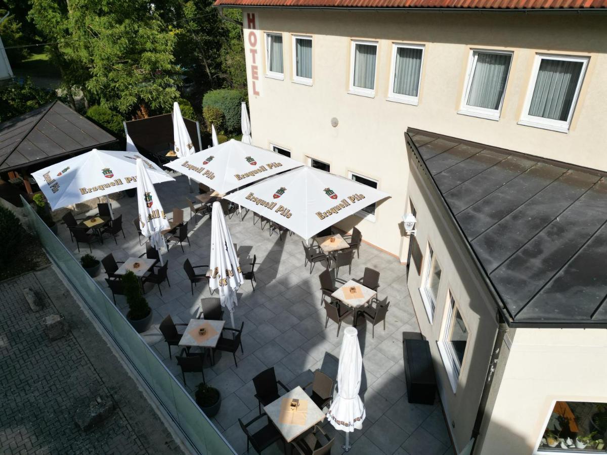 Hotel & Restaurant Zum Hirsch Romhild Exterior photo