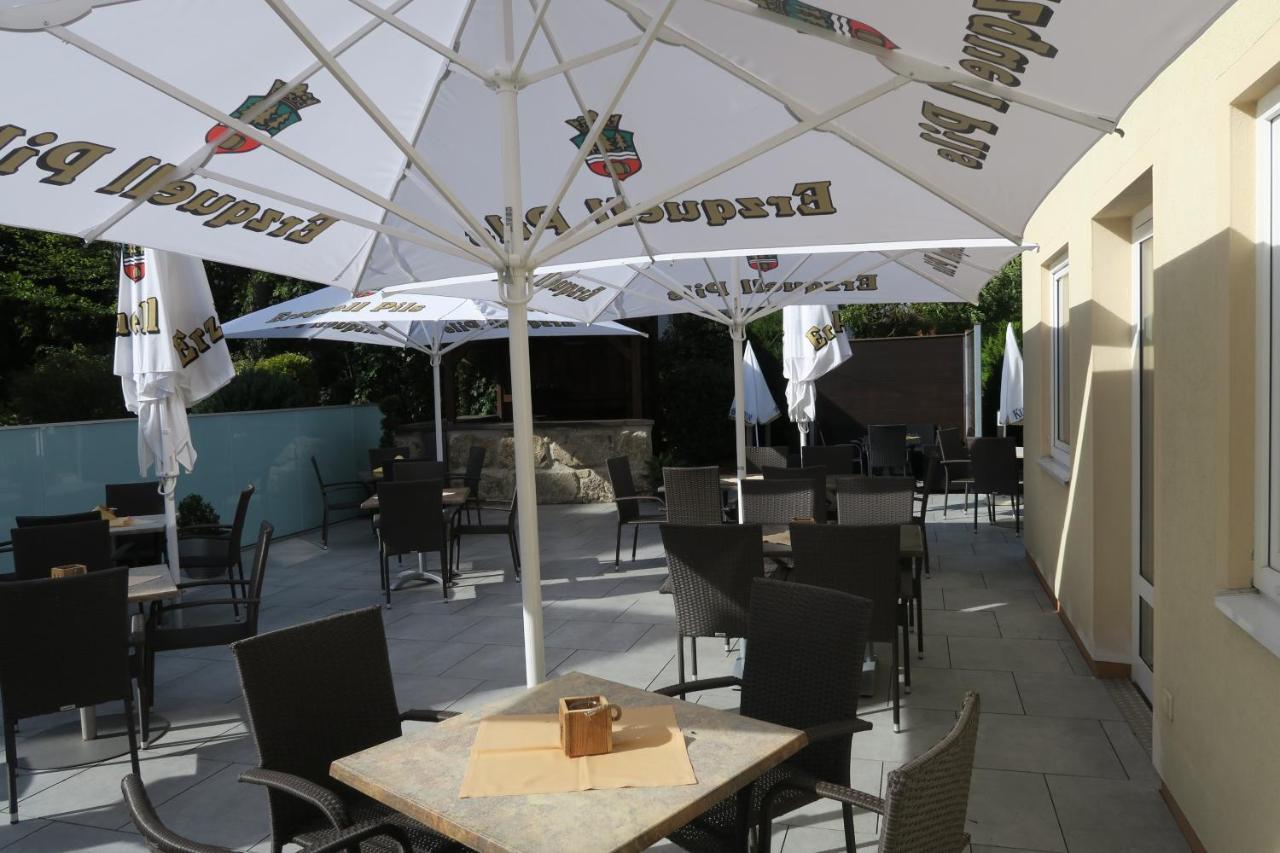 Hotel & Restaurant Zum Hirsch Romhild Exterior photo